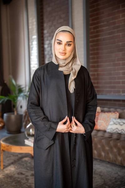 Abaya with an inner set made of natural linen in black C:J1021